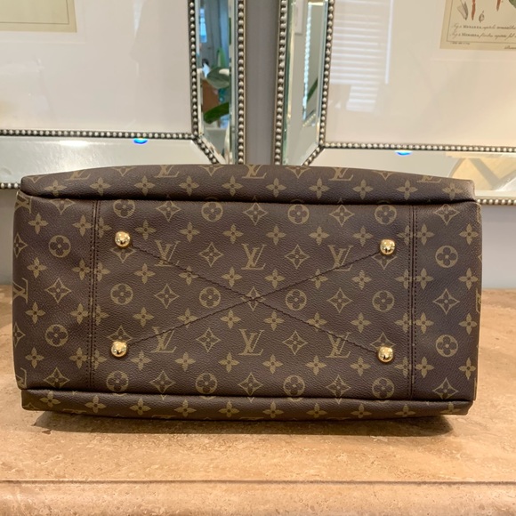Authentic Louis Vuitton Artsy MM Handbag - Picture 8 of 17